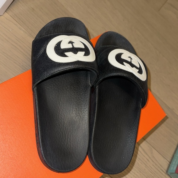 Interlocking g Gucci slides - Picture 4 of 4